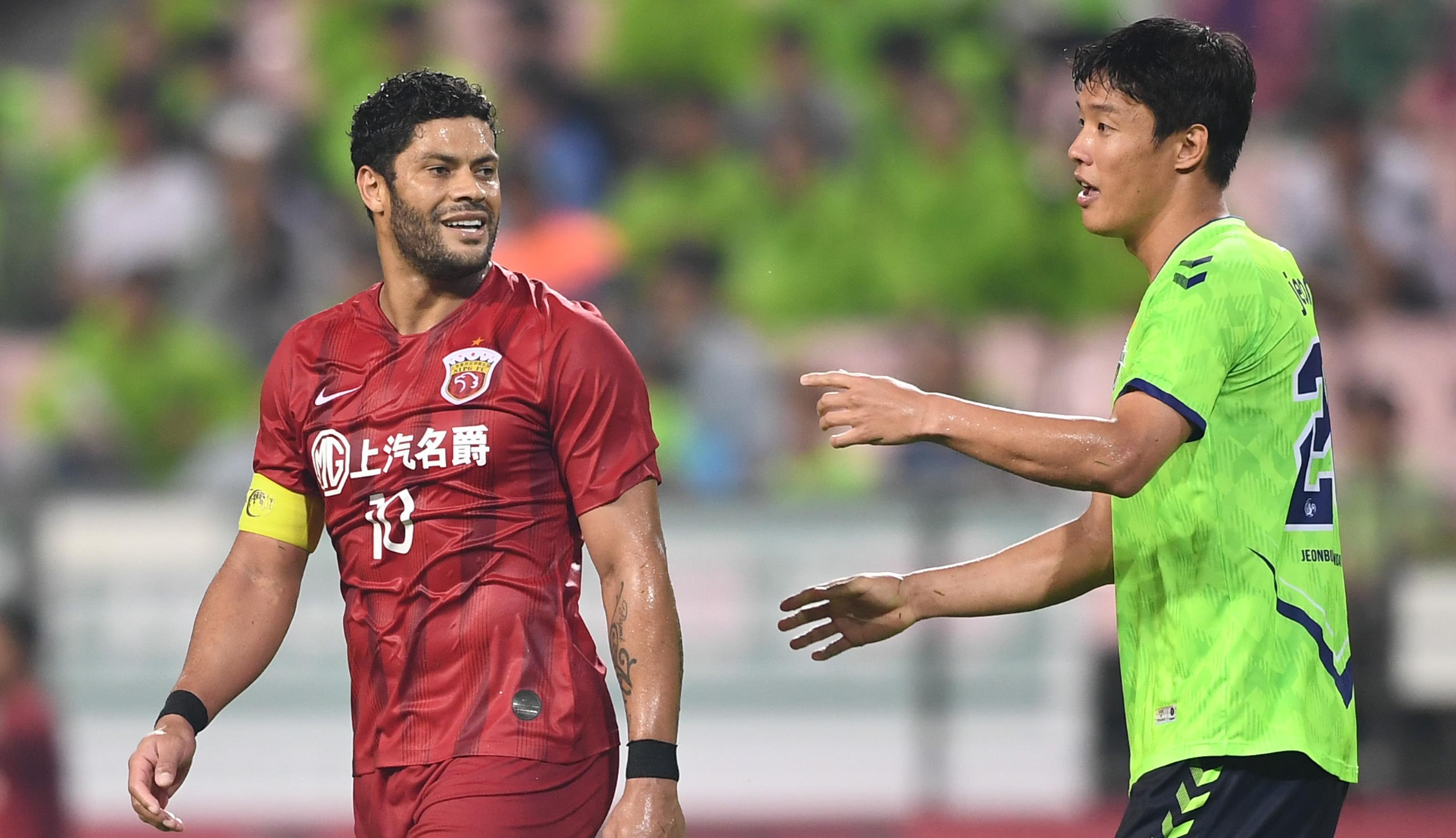 登录入口-亚冠赛后走向成谜；多伦多猛龙更衣室发声；引发热议；更衣室氛围转暖(多伦多猛龙球衣)